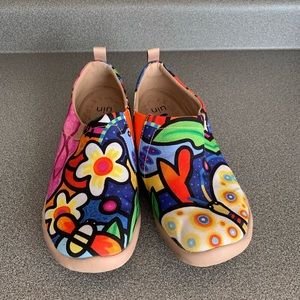 UIN Canvas Shoes